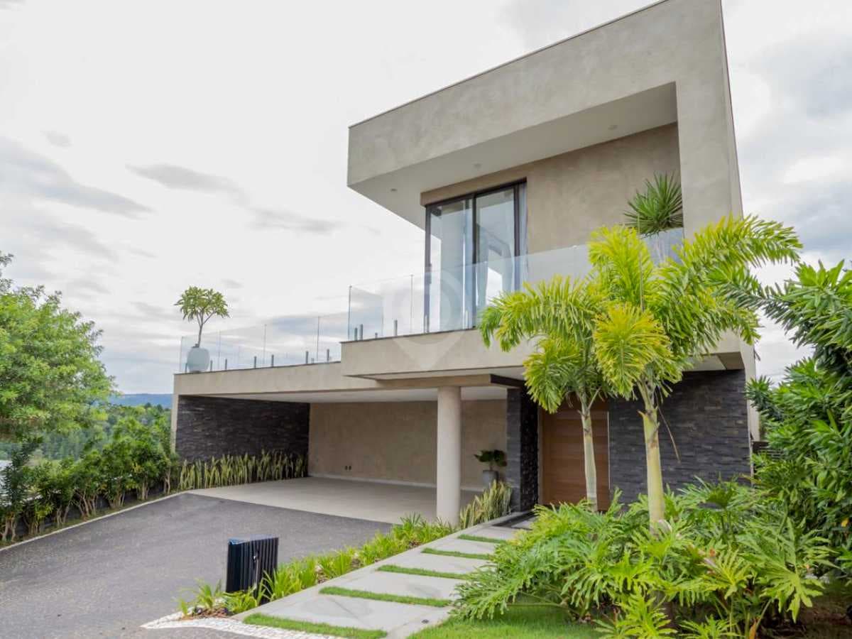 Casa em Condomínio com 3 suítes no Residencial Sete Lagos