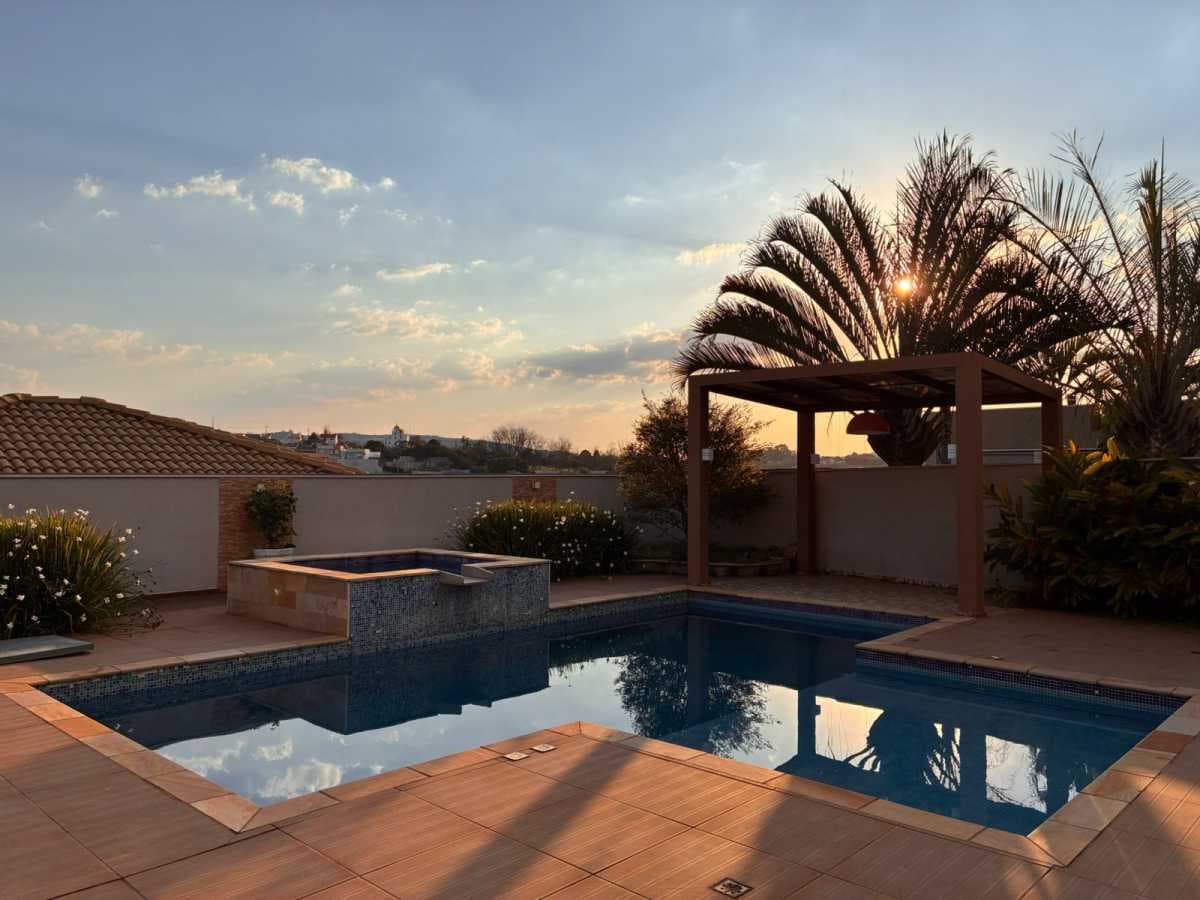 Casa em Condomínio com 3 suítes no Jardim Alto de Santa Cruz