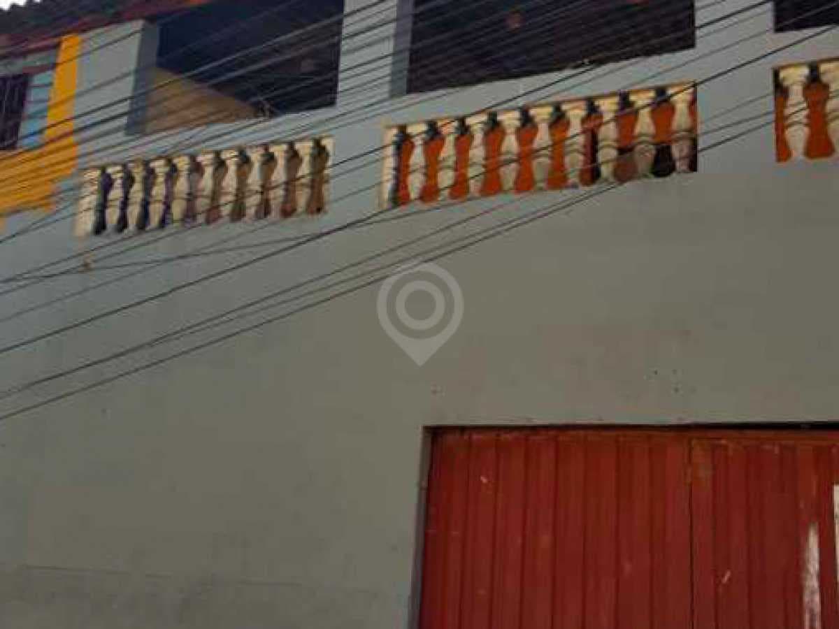 Casa de rua com 6 quartos no Jardim das Nações