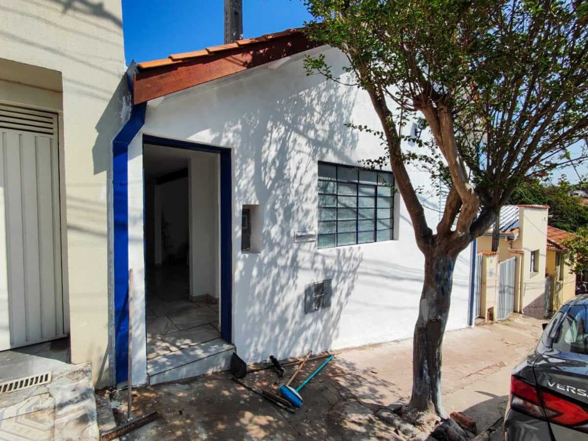 Casa de rua com 4 quartos no Centro