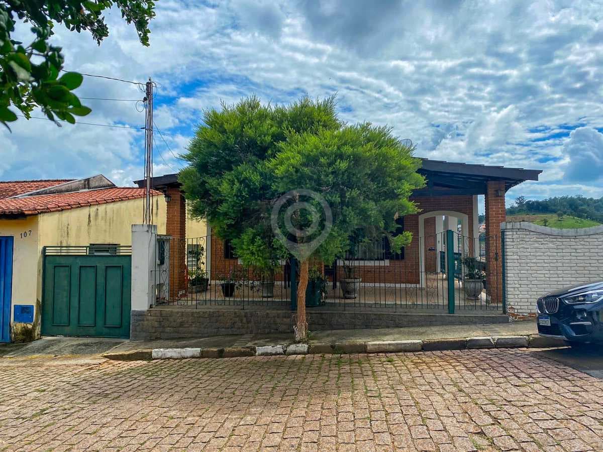 Casa de rua com 3 quartos no Vila Nova