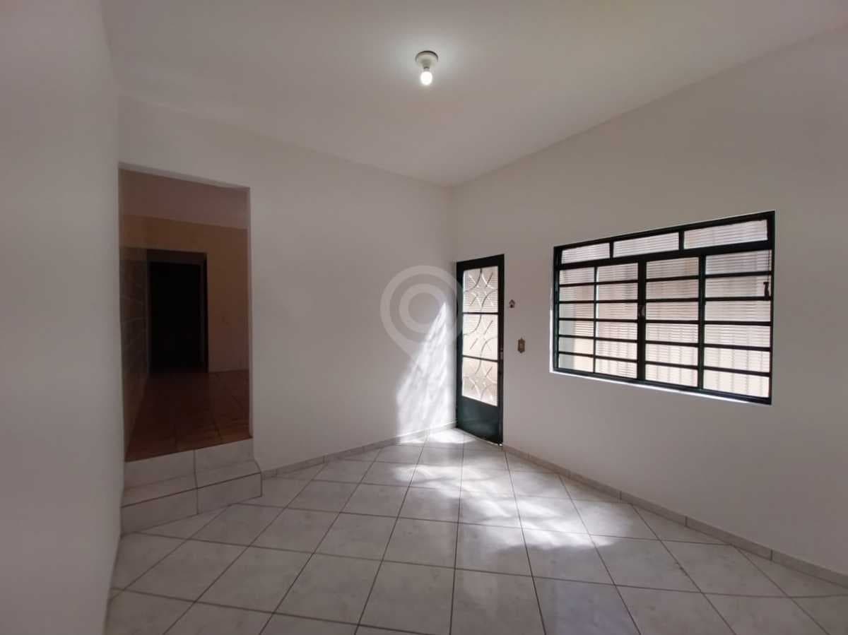 Casa de rua com 1 suíte no Jardim São José