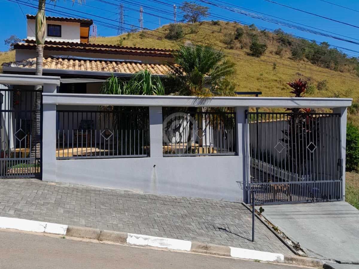 Casa de rua com 1 suíte no Jardim do Parque