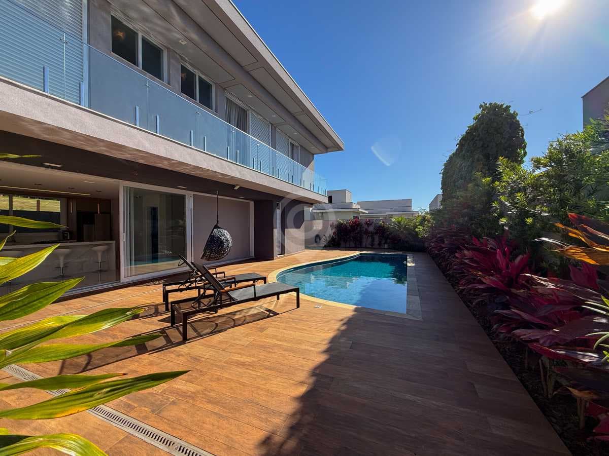 Casa em Condomínio com 4 suítes no Residencial Sete Lagos