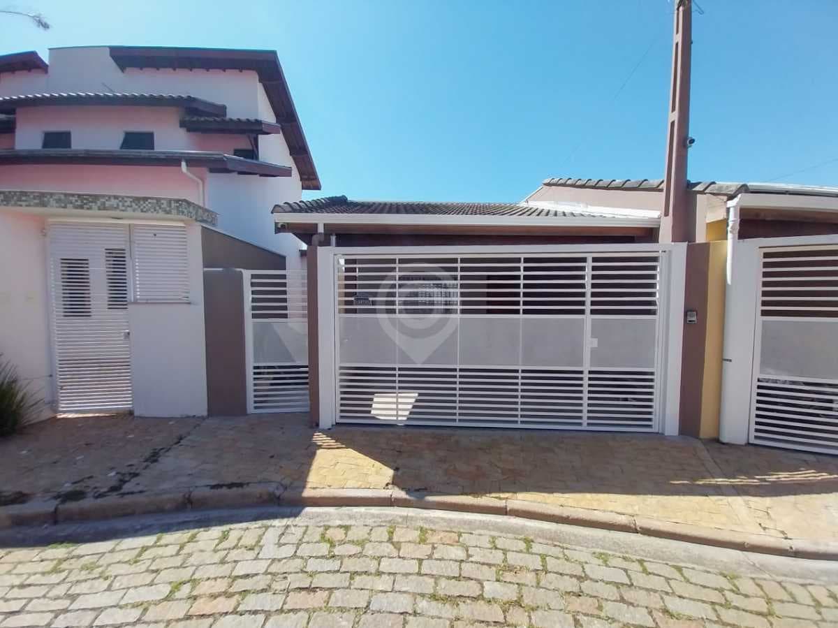 Casa de rua com 1 suíte no Novo Cruzeiro