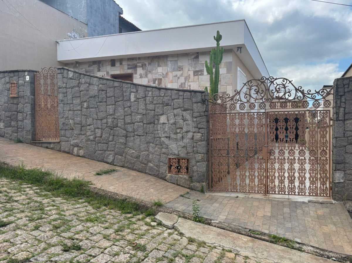 Casa de rua com 1 suíte no Vila Bela Vista