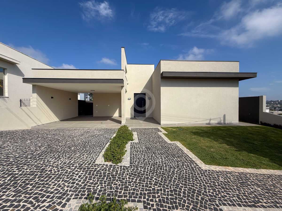 Casa em Condomínio com 3 suítes no Reserva Santa Rosa