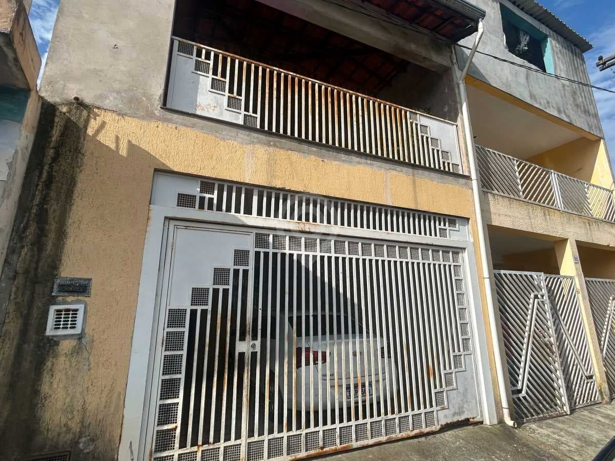 Casa de rua com 1 suíte no Parque San Francisco