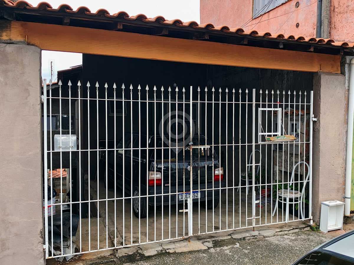 Casa de rua com 4 quartos no Parque Tescarollo