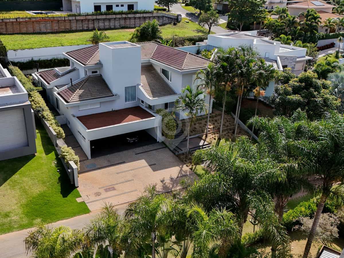 Casa em Condomínio com 5 suítes no Condominio Village Das Palmeiras