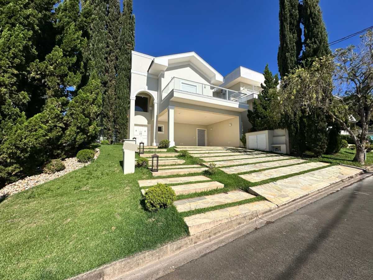 Casa em Condomínio com 3 suítes no Bosque