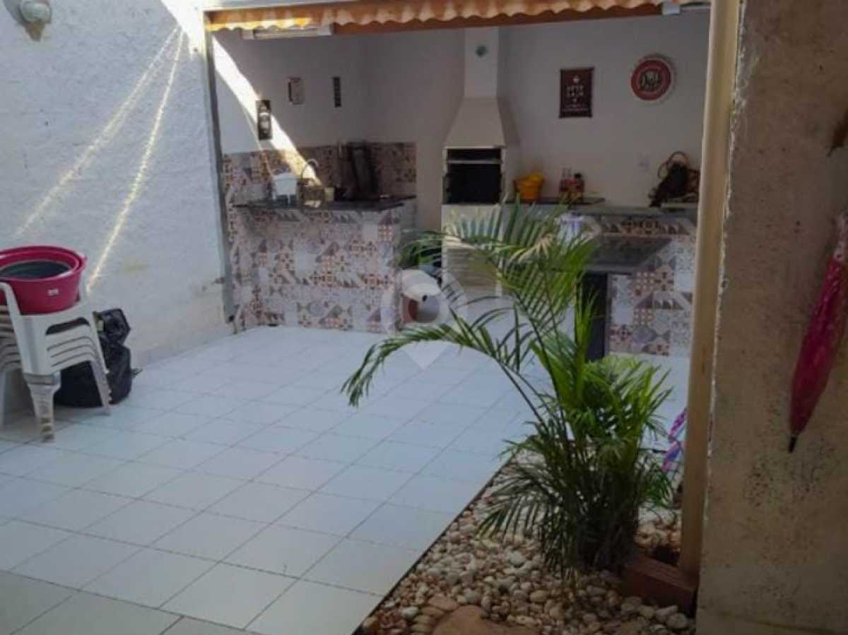 Casa de rua com 1 suíte no Parque da Colina