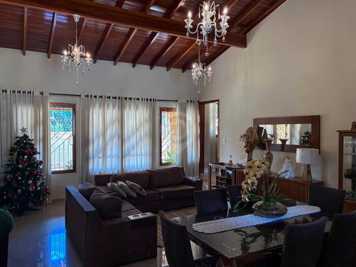 Casa de rua com 1 suíte no Bairro da Ponte