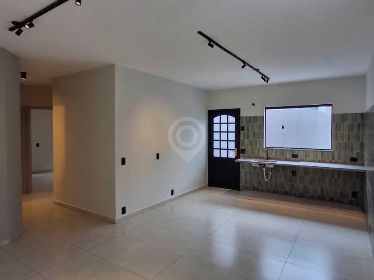 Casa de rua com 1 suíte no Jardim Santa Filomena