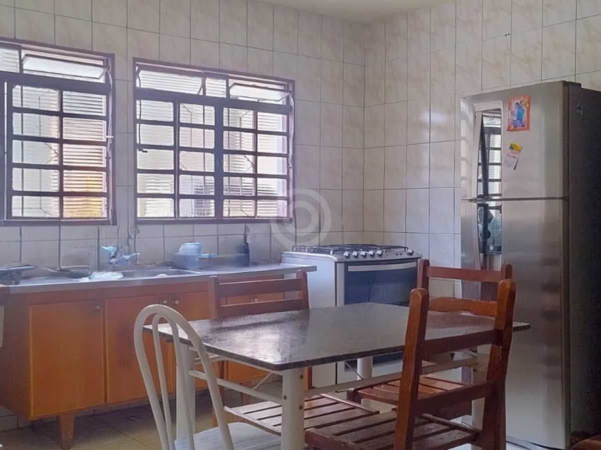 Casa de rua com 4 quartos no Jardim das Nações