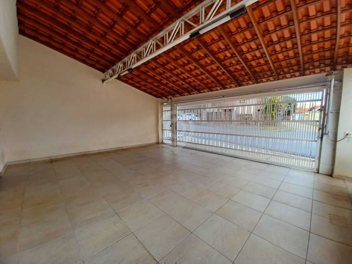 Casa de rua com 3 quartos no Novo Cruzeiro