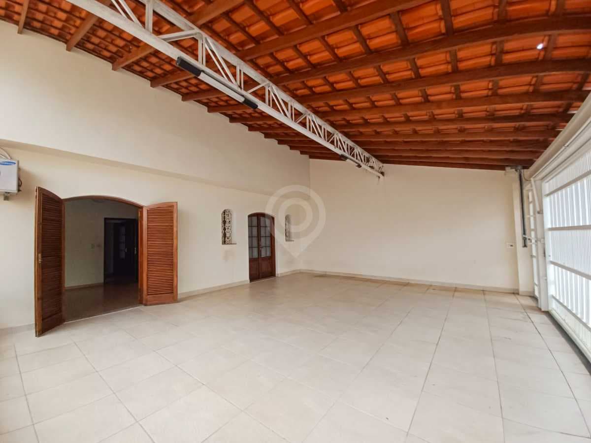 Casa de rua com 3 quartos no Novo Cruzeiro — foto 2