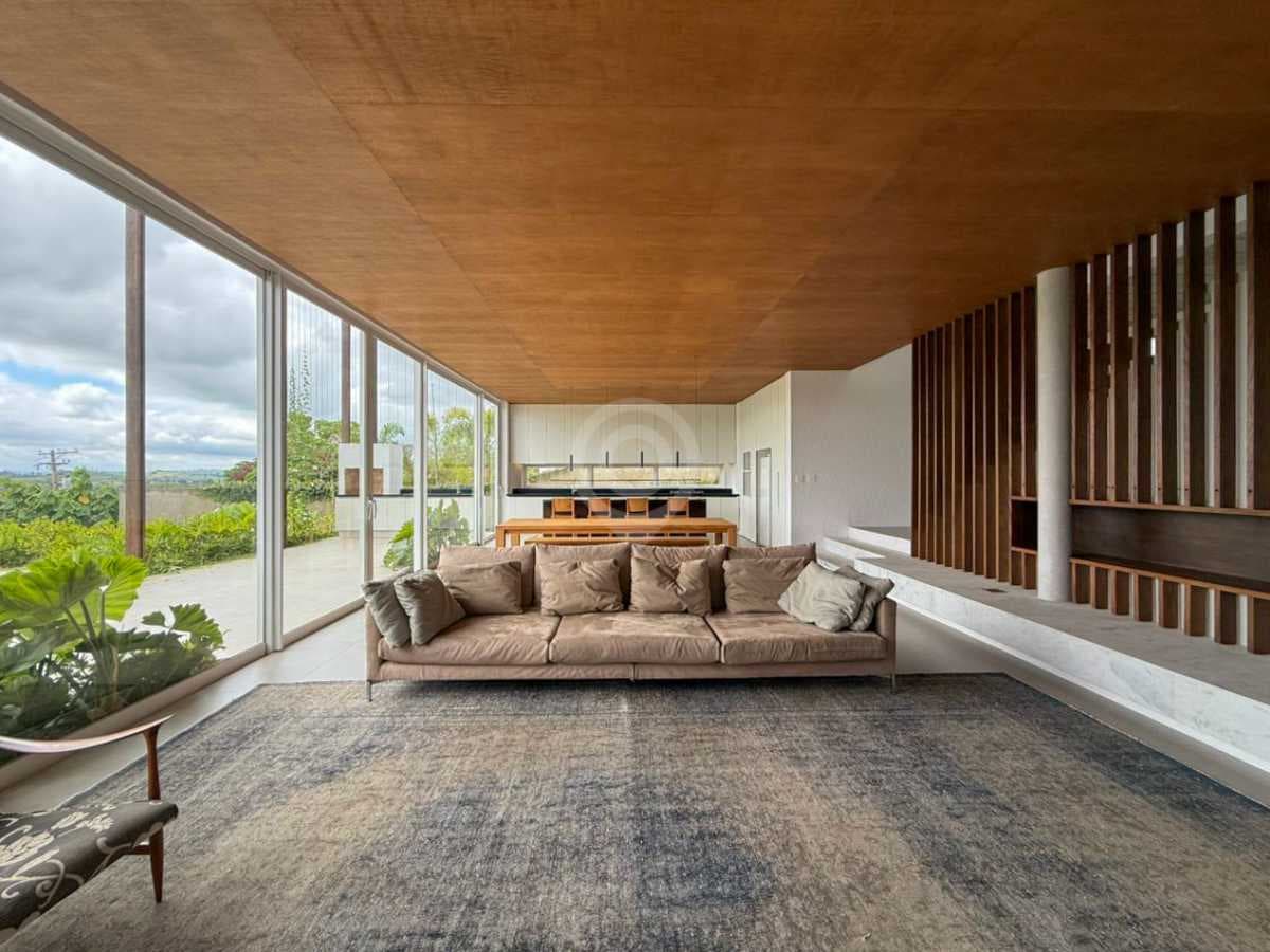 Casa em Condomínio com 4 suítes no Residencial Villaggio Paradiso