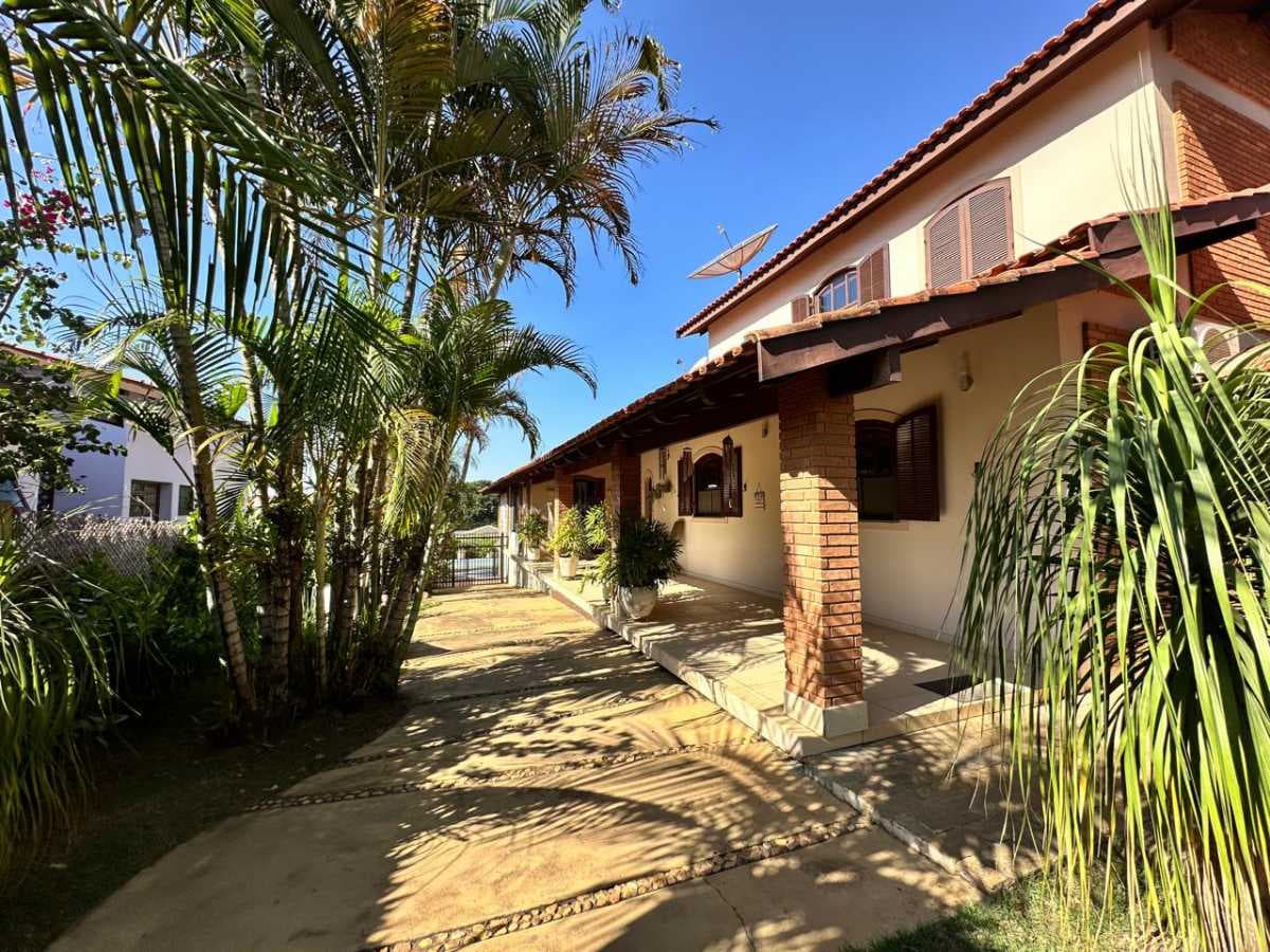Casa em Condomínio com 2 suítes no Vista Alegre