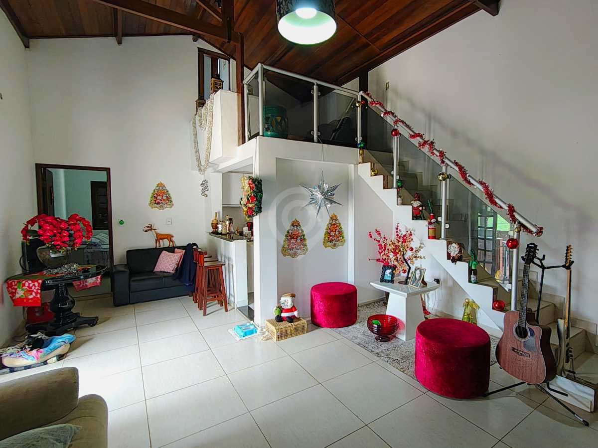 Casa de rua com 3 suítes no Jardim Leonor — foto 3