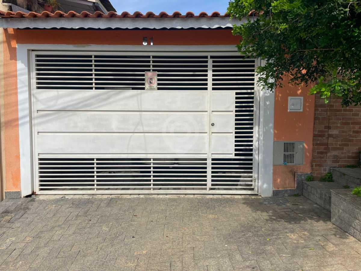 Casa de rua com 1 suíte no Jardim das Nações