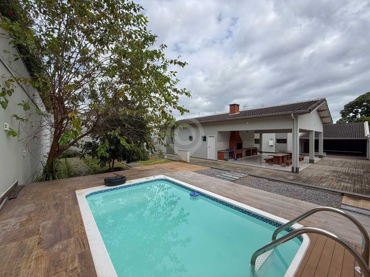 Casa em Condomínio com 2 suítes no Jardim Santa Rosa