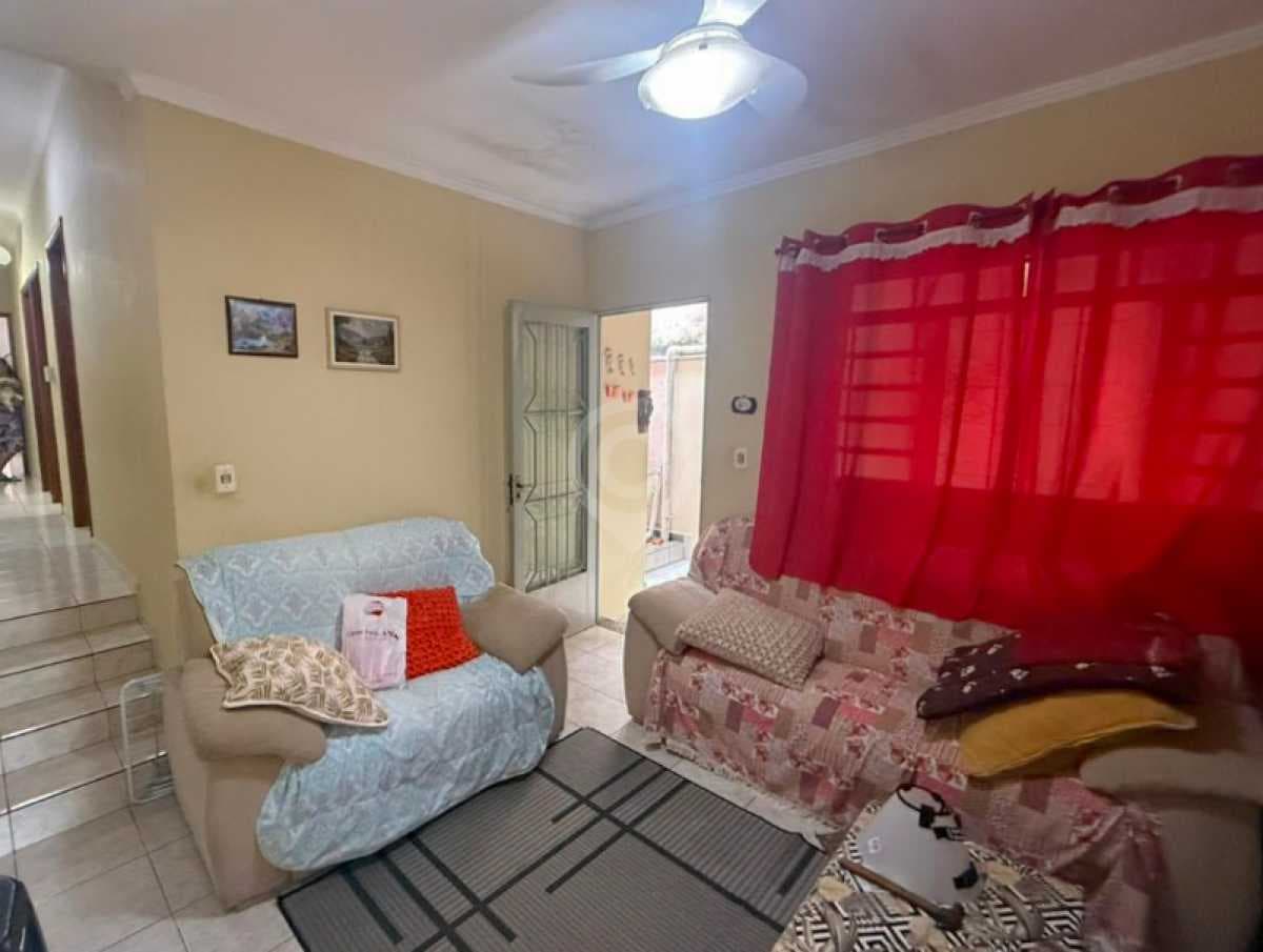 Casa de rua com 1 suíte no Parque São Vicente