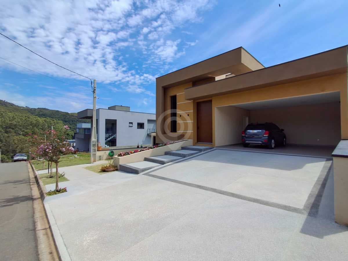 Casa em Condomínio com 4 suítes no Ecologie Residencial