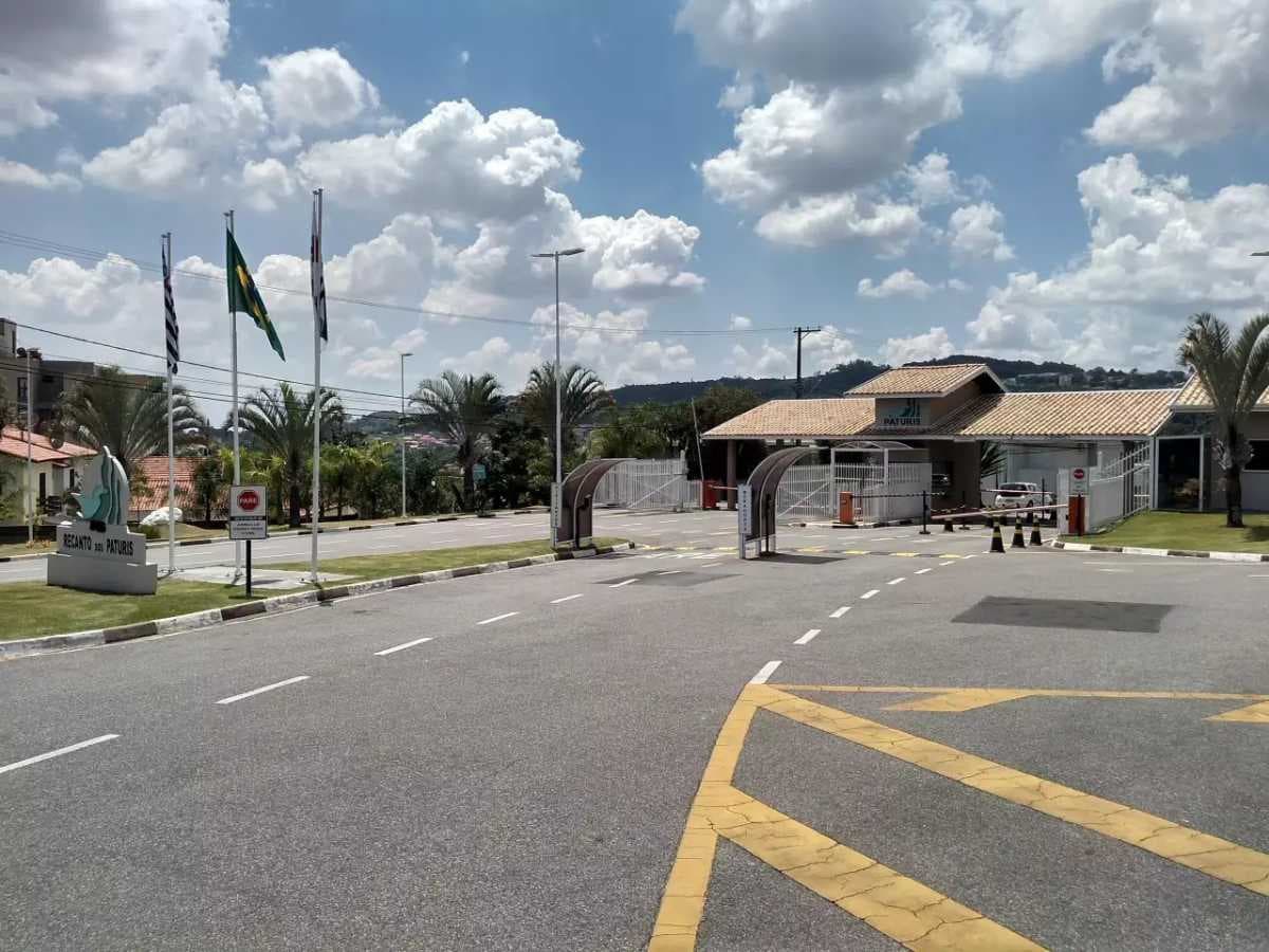 Terreno no Condomínio Recanto dos Paturis