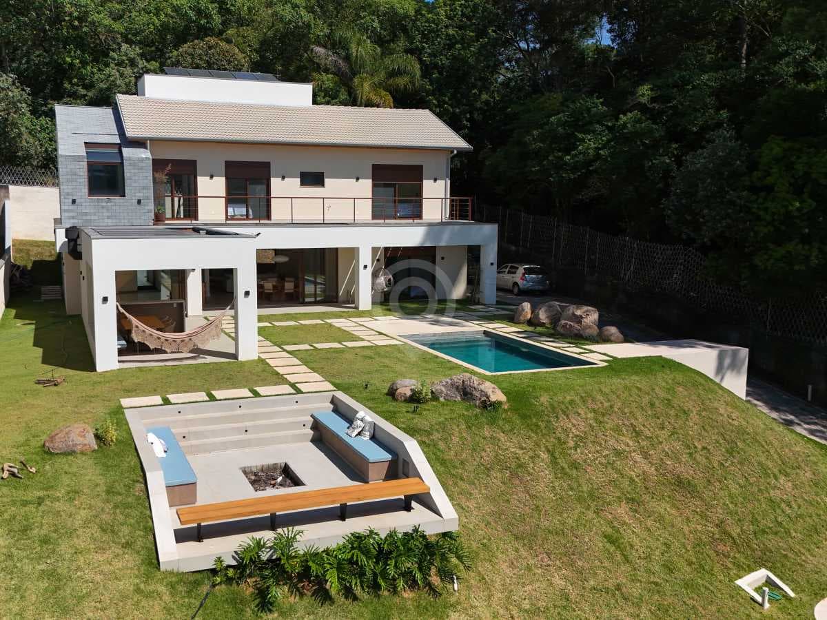 Casa em Condomínio com 4 suítes no Residencial Villaggio Paradiso