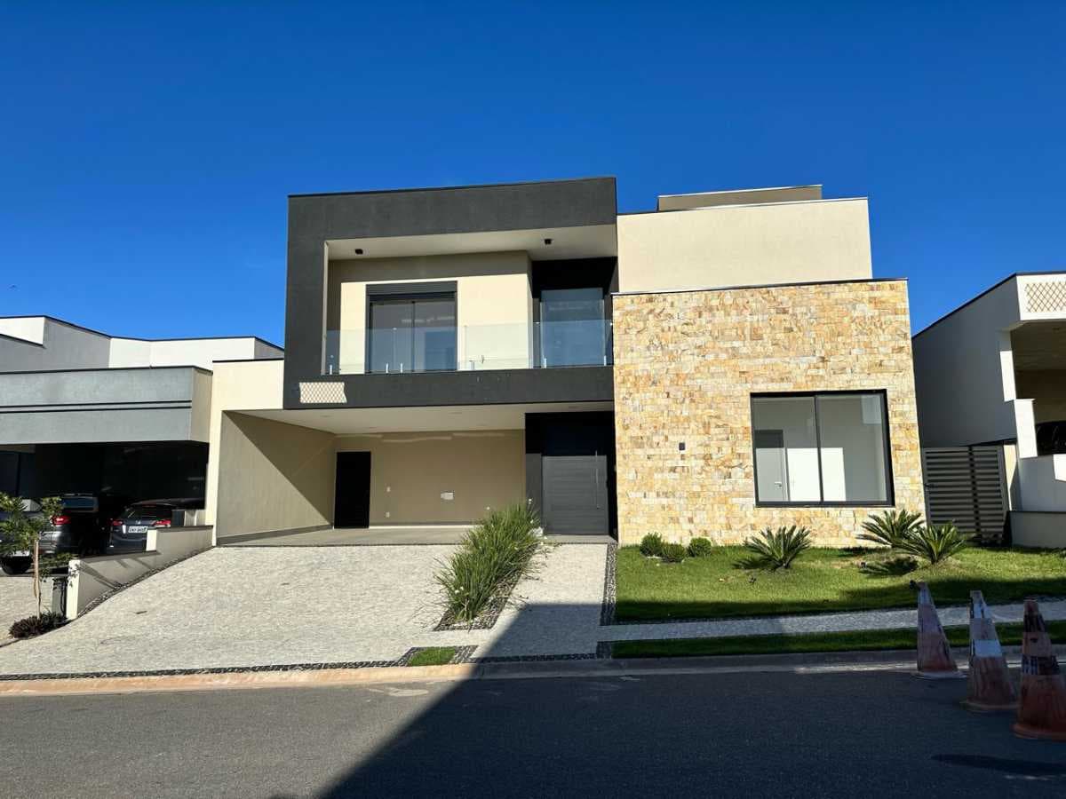 Casa em Condomínio com 3 suítes no Roncáglia