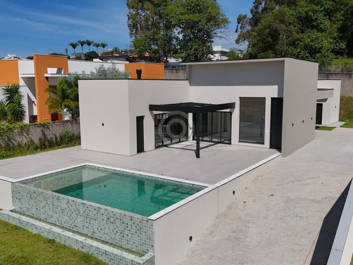 Casa em Condomínio com 3 suítes no Residencial Villaggio Paradiso