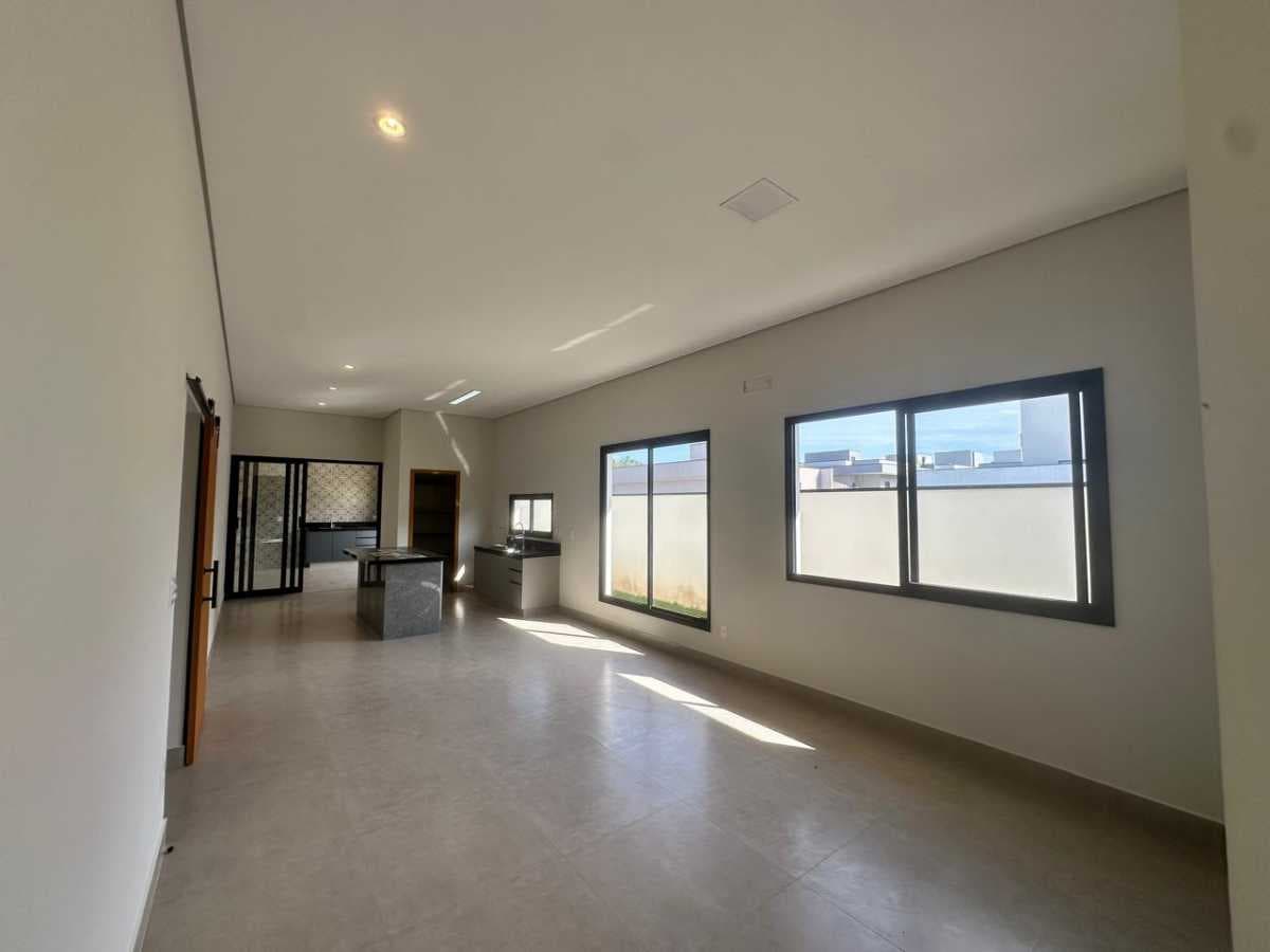 Casa em Condomínio com 3 suítes no Roncáglia