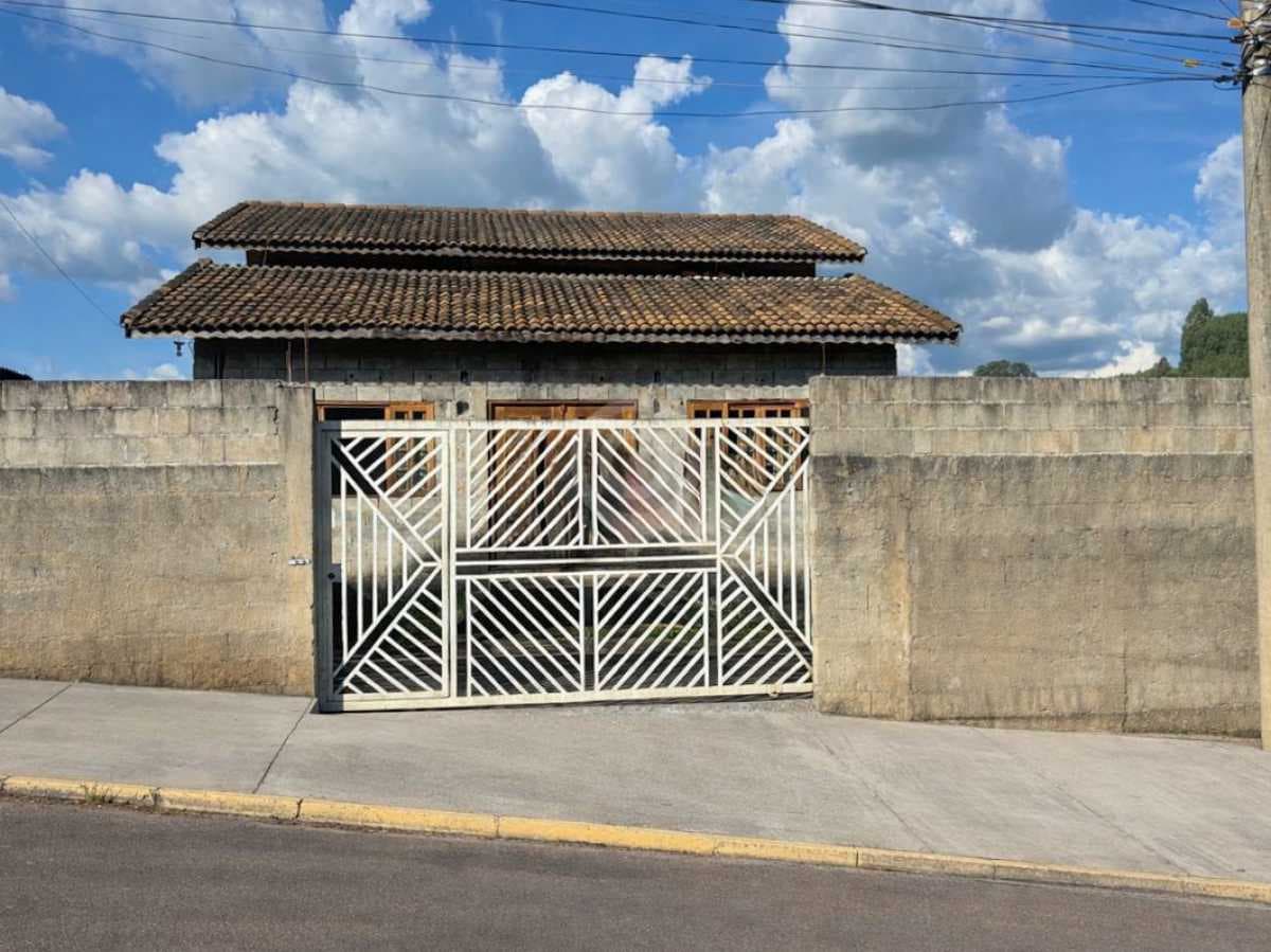 Casa de rua com 1 suíte no Clube de Campo