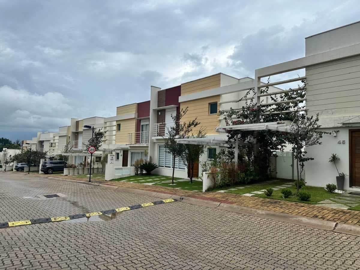 Casa em Condomínio com 3 suítes no Observatório