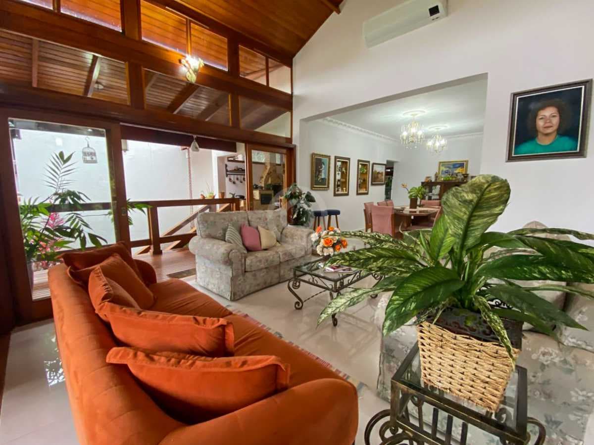 Casa em Condomínio com 3 suítes no Sítio da Moenda