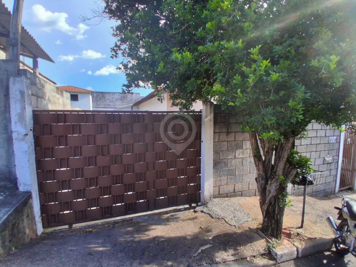 Casa de rua com 1 suíte no Jardim das Nações