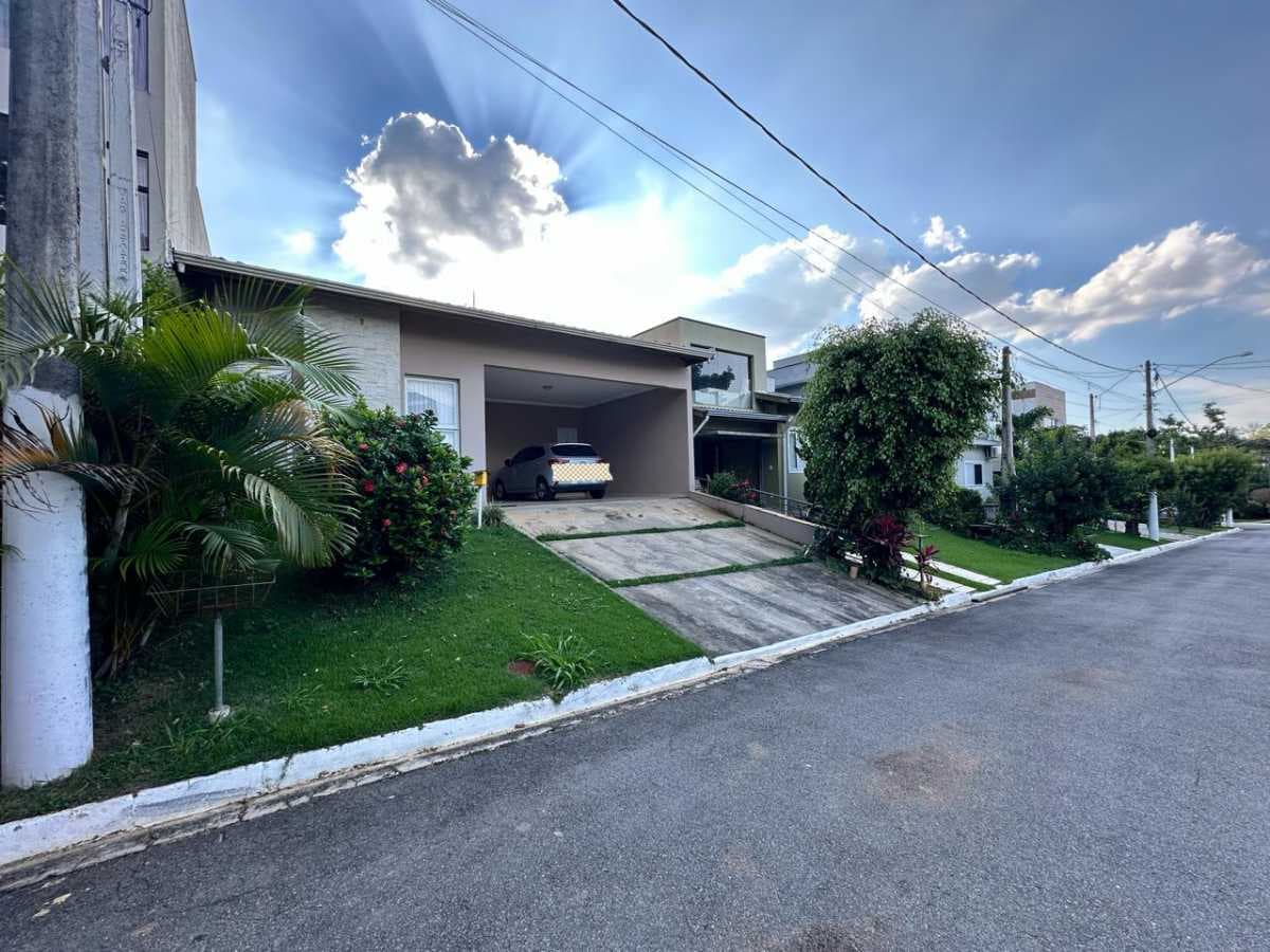 Casa em Condomínio com 2 suítes no Santa Claudina