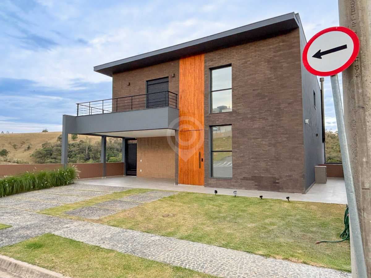 Casa em Condomínio com 3 suítes no Ecologie Residencial
