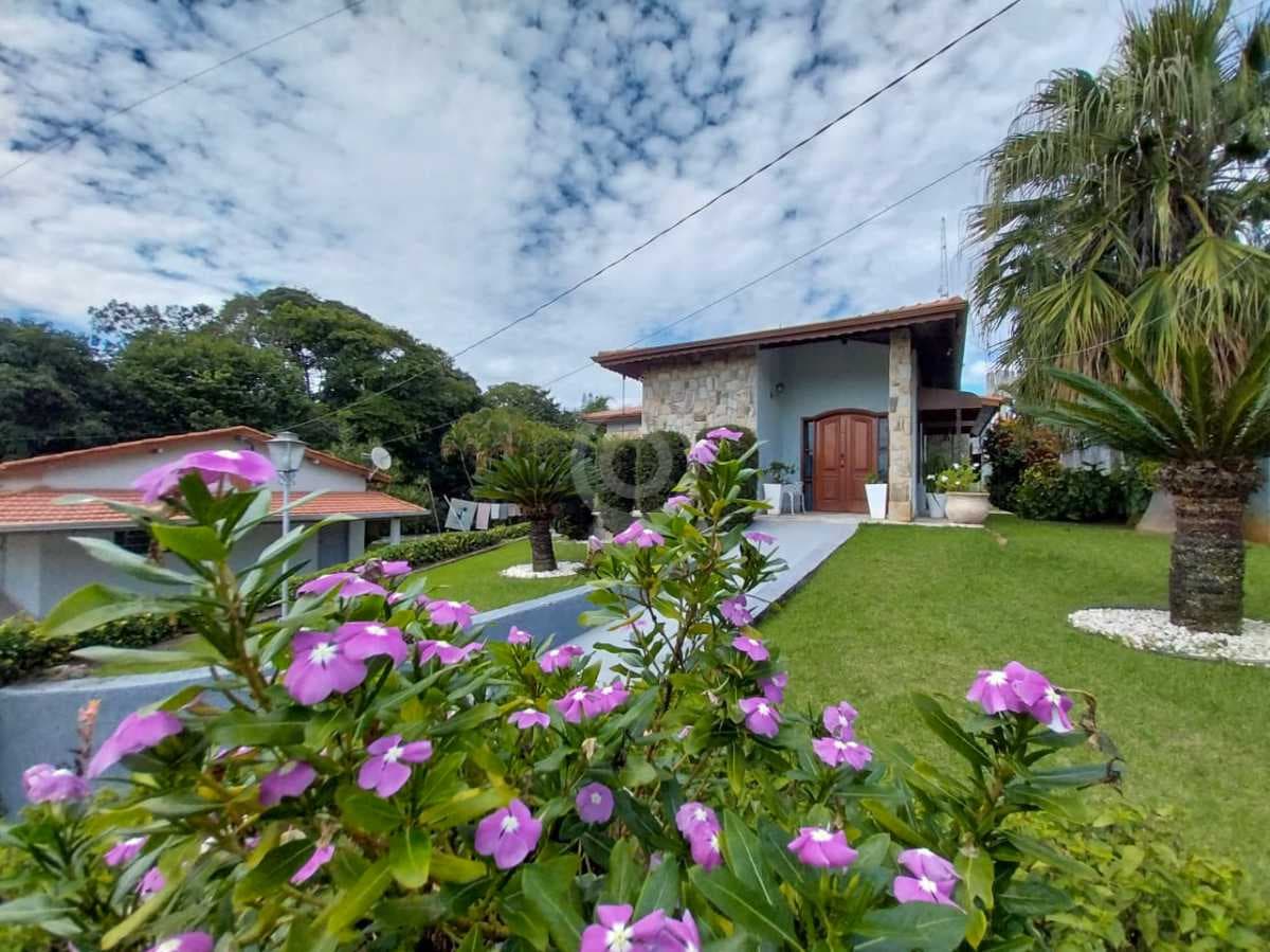 Chácara com 2 suítes no Bairro do Pinhal