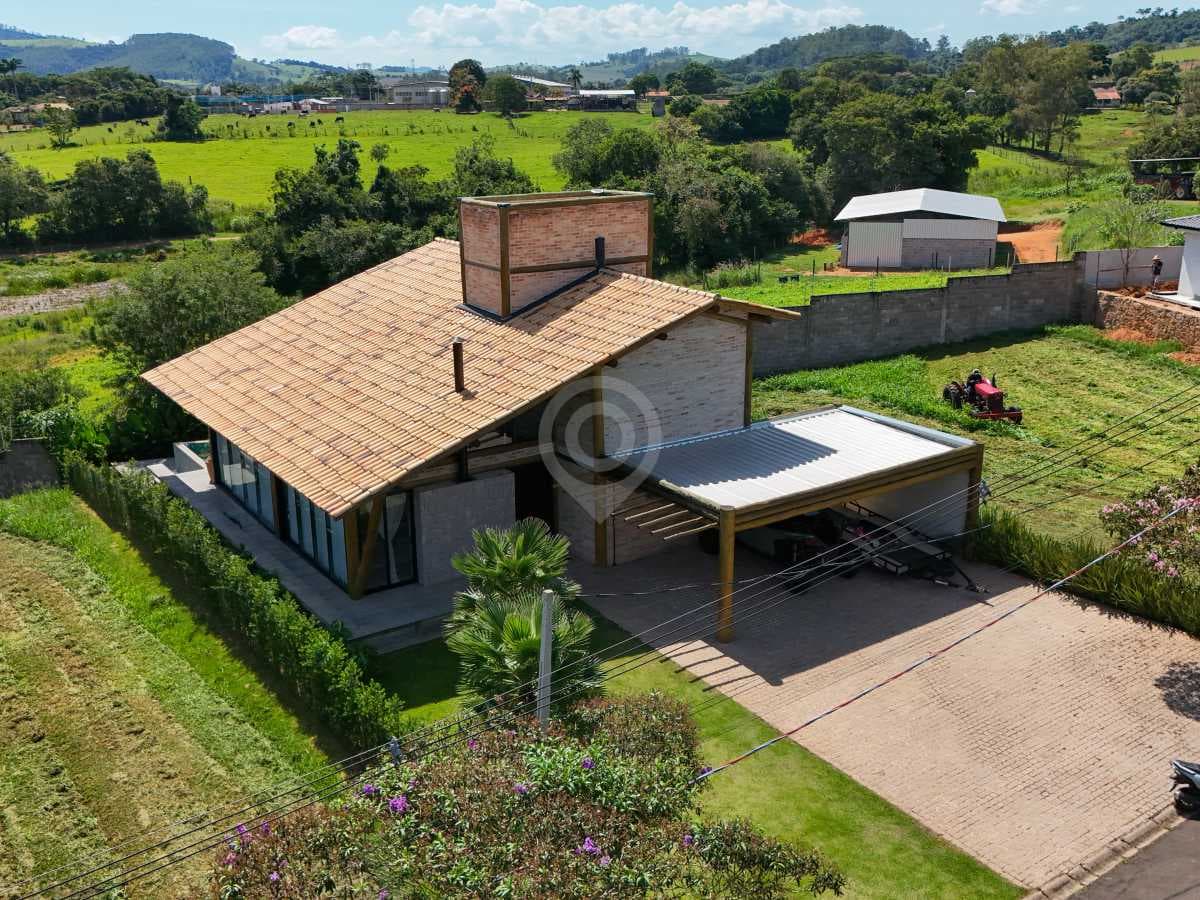 Casa em Condomínio com 3 suítes no Residencial Vereda Paraíso