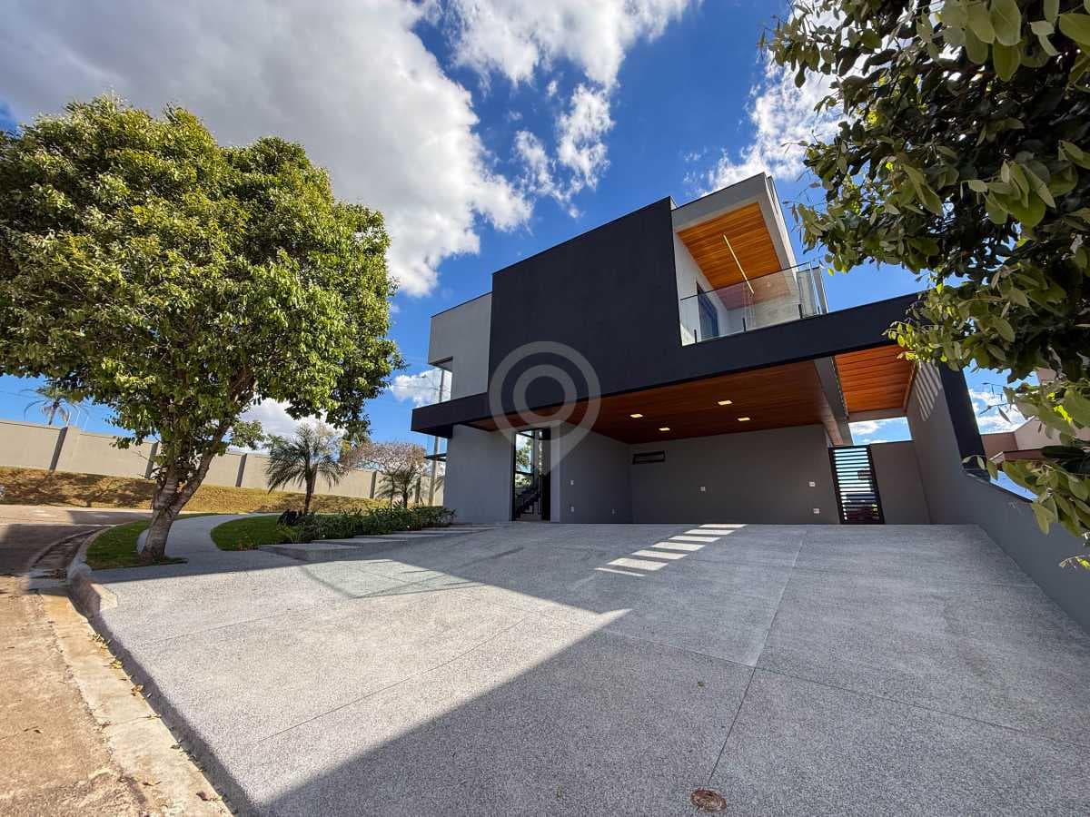 Casa em Condomínio com 4 suítes no Residencial Sete Lagos