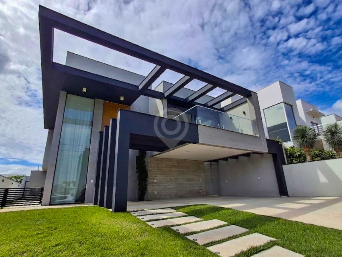 Casa em Condomínio com 3 suítes no Residencial Sete Lagos