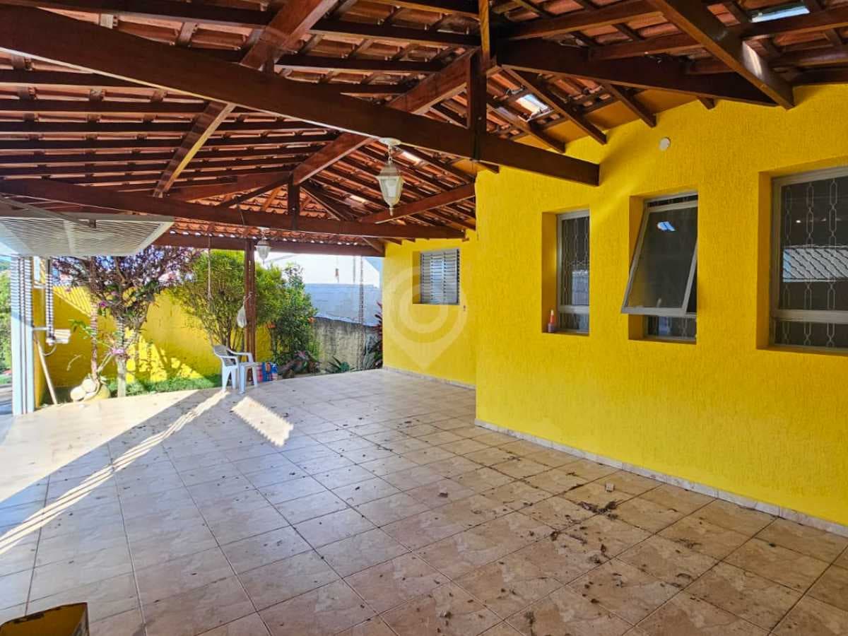 Casa de rua com 1 suíte no Recanto do Parque