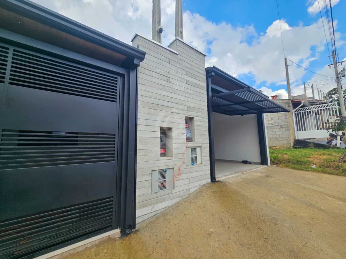 Casa de rua com 1 suíte no Santa Terezinha
