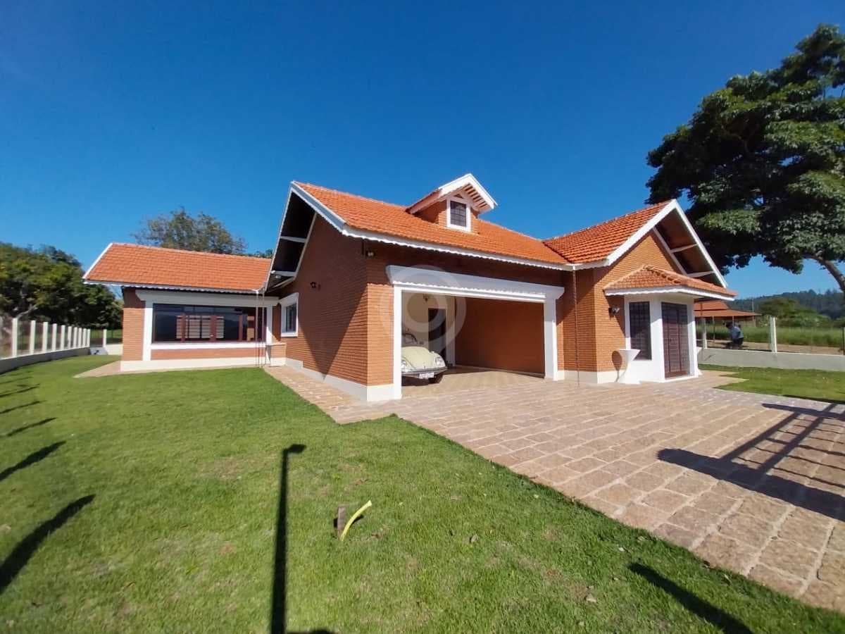 Sítio com 1 suíte no Zona Rural