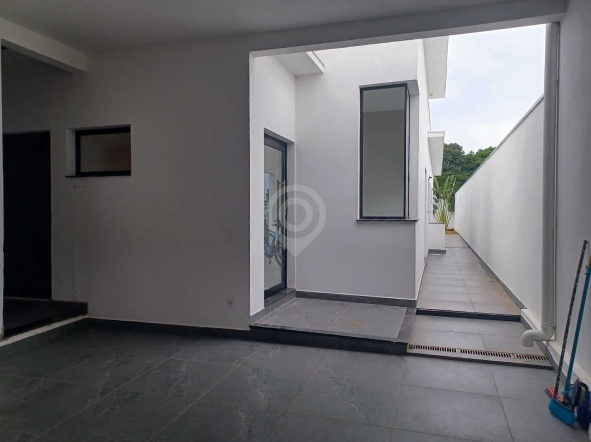 Casa de rua com 2 suítes no Nova Itatiba