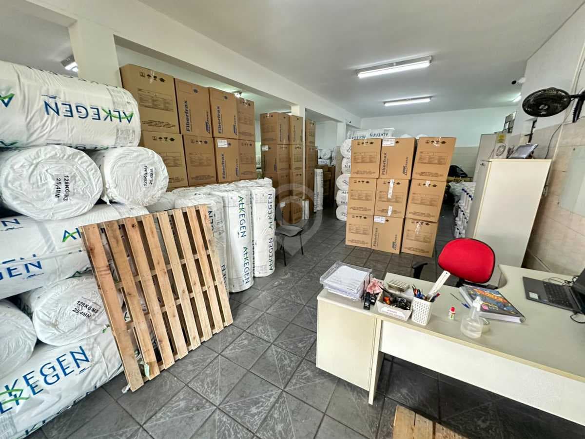 Casa de rua com 3 quartos no Residencial Burch — foto 3