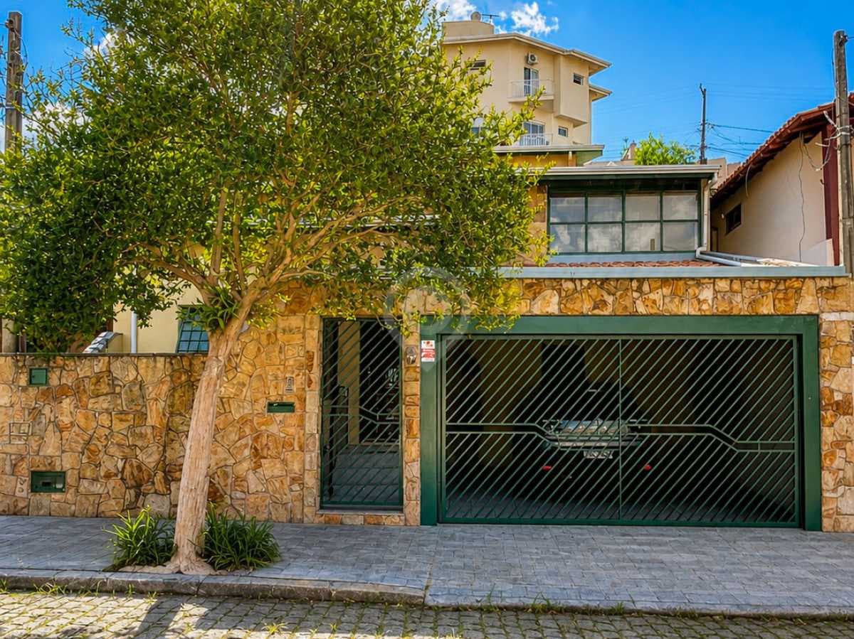 Casa de rua com 1 suíte no Jardim Nice