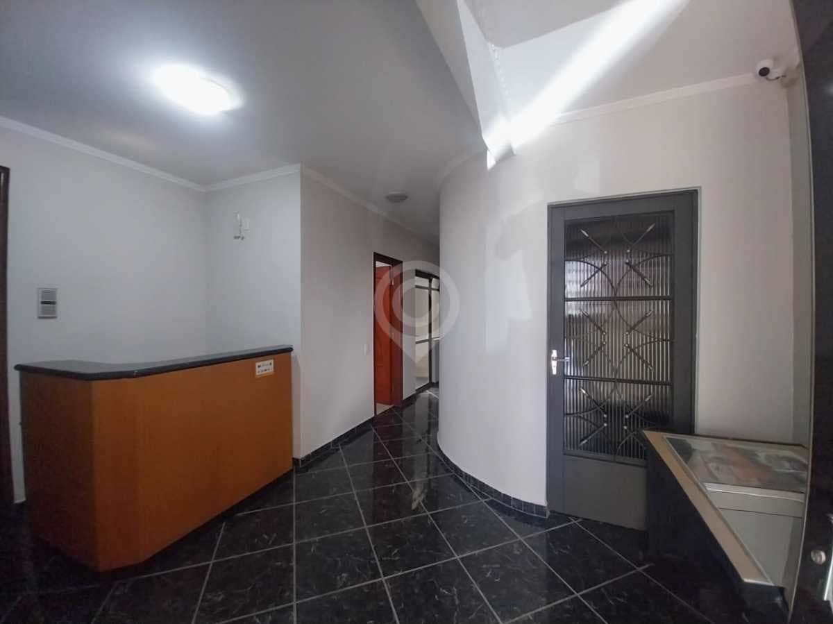 Casa com 6 quartos no Centro